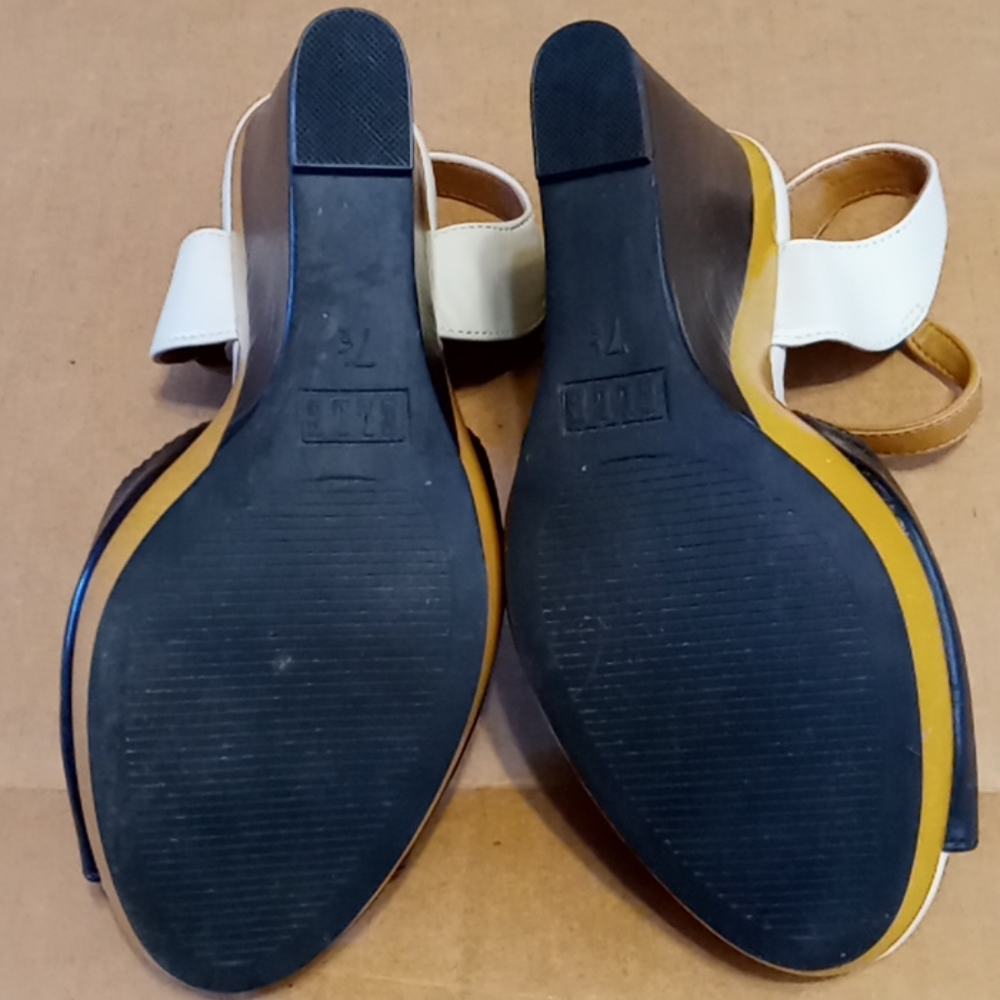 Elle Wedges - Picture 4 of 5